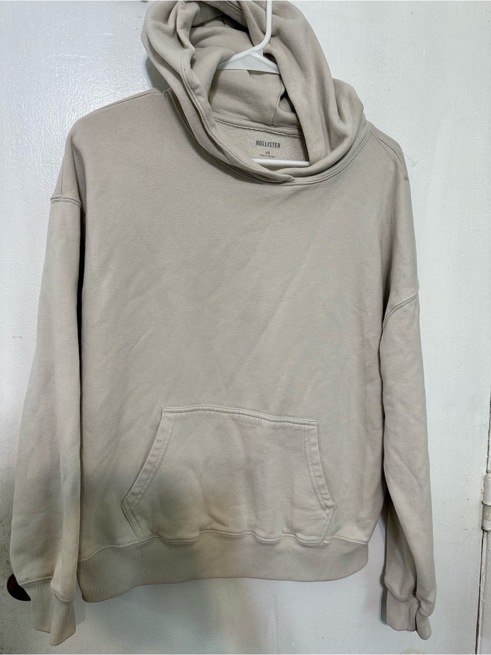 Hollister Men's Cream-Beige Crewneck Hoodie